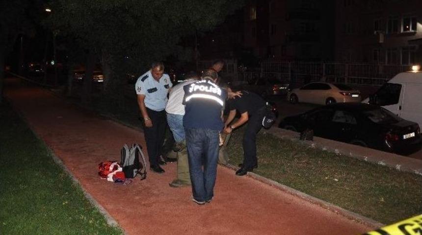 Ş&uuml;pheli &Ccedil;antadan Spor Kıyafetleri &Ccedil;ıktı