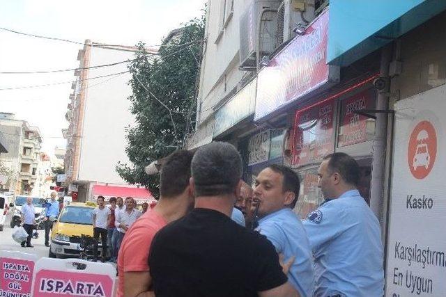 Esnafa Bıçak Çeken Şahsı Polis Sakinleştirdi