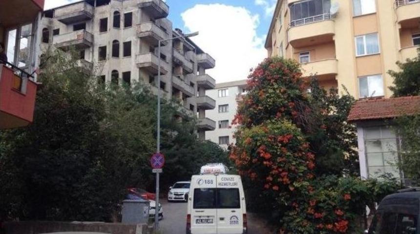 Metruk Binanın 6&rsquo;ncı Katında Erkek Cesedi Bulundu