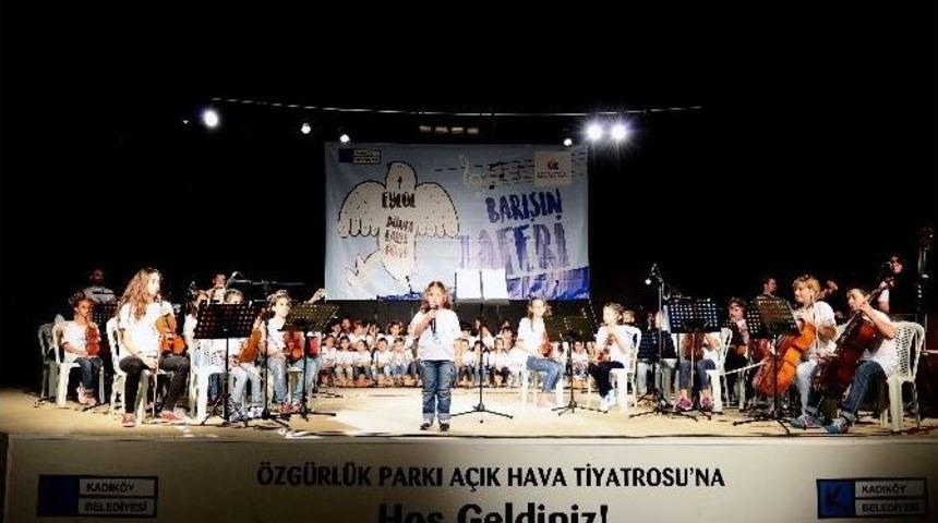 Kadık&ouml;y&rsquo;de &Ccedil;ocuklar "barış" İ&ccedil;in Şarkılar S&ouml;yledi