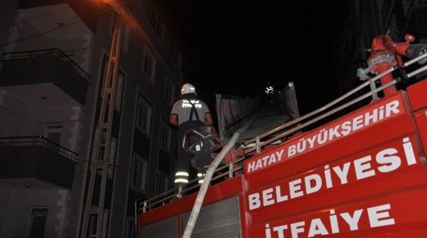 Hatay&rsquo;da Kocasına Sinirlenen Kadın Evini Ateşe Verdi