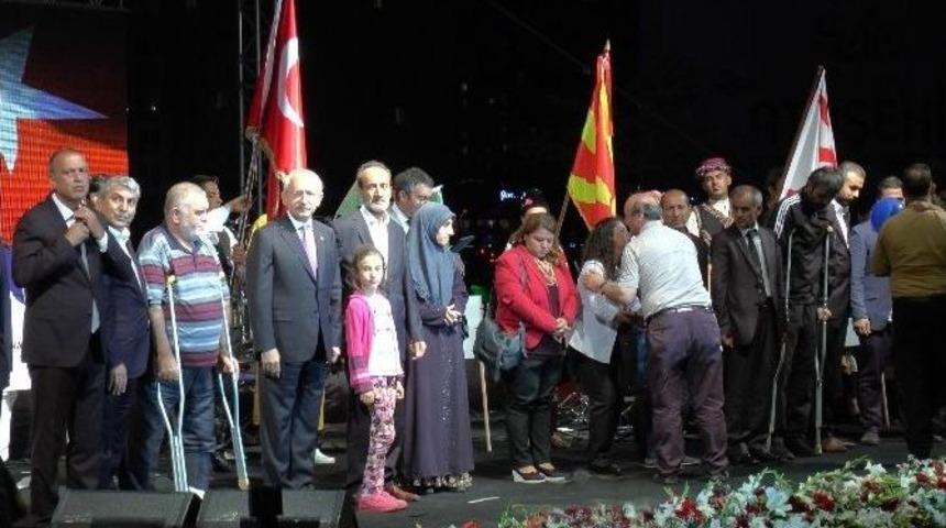 Kılı&ccedil;daroğlu Şehit Aileleriyle Bir Araya Geldi