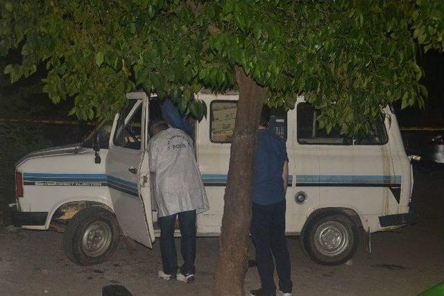 Pazarcı Minibüsünde Ölü Bulundu