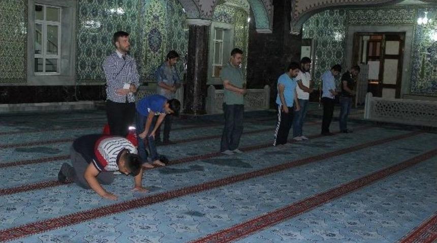 Elazığ&rsquo;da Gen&ccedil;ler Sabah Namazında Buluştu