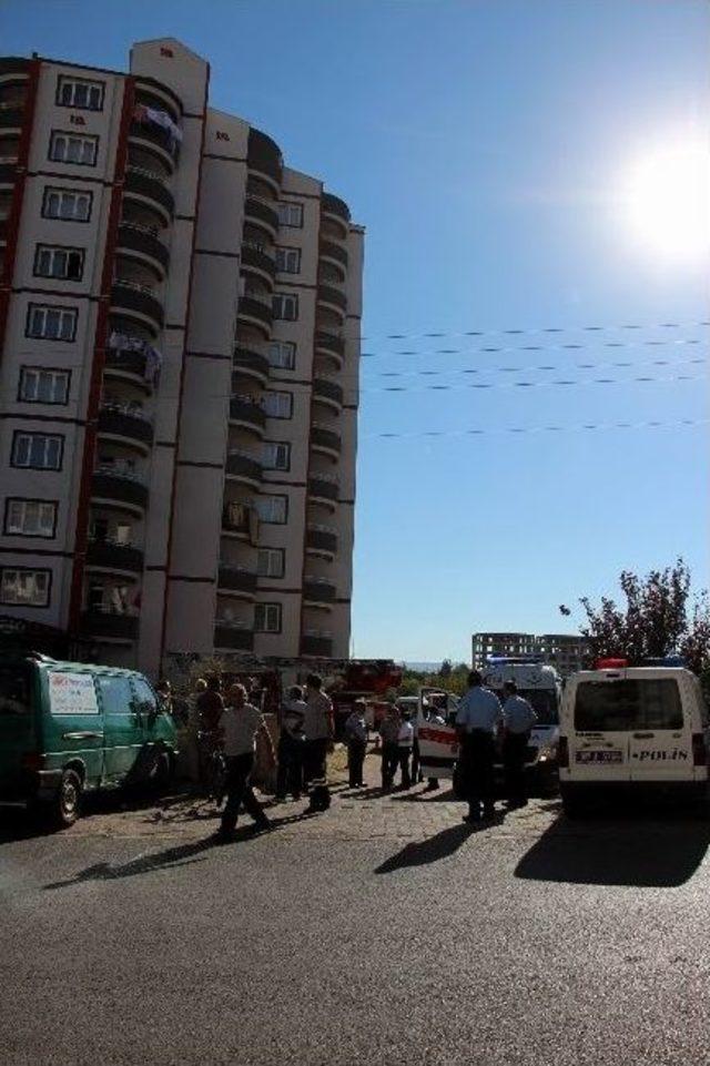 İntihara Teşebbüs Eden Şahsı Polis Kurtardı