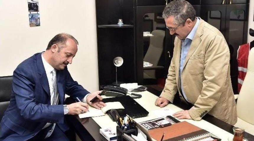 Akg&uuml;l&rsquo;den Kızılay&rsquo;a Bağış