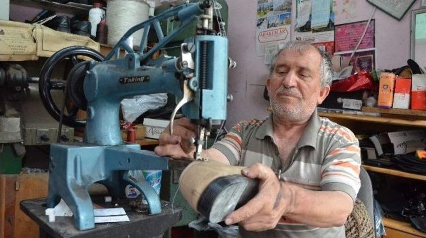 Eskiyen Ayakkabılar Artık &Ccedil;&ouml;pe Atılıyor