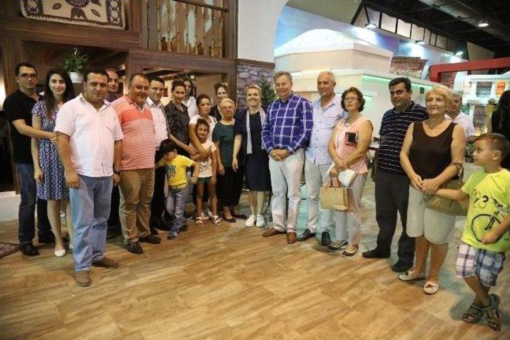 Başkan Uyar Ve Meclis Üyelerinden Fuar Çıkartması G3