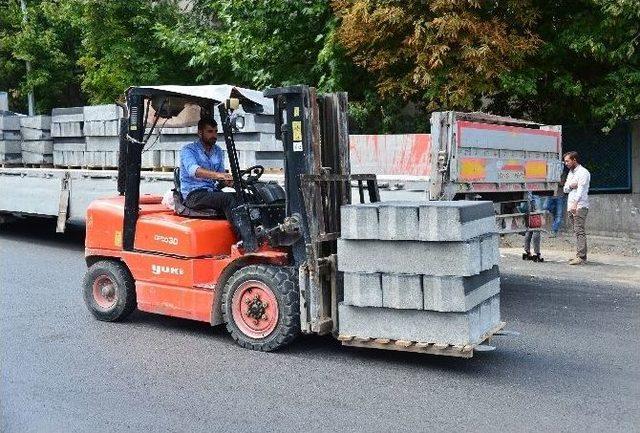 Dikmen Caddesi’nde Kaldırım Çalışmaları Başladı