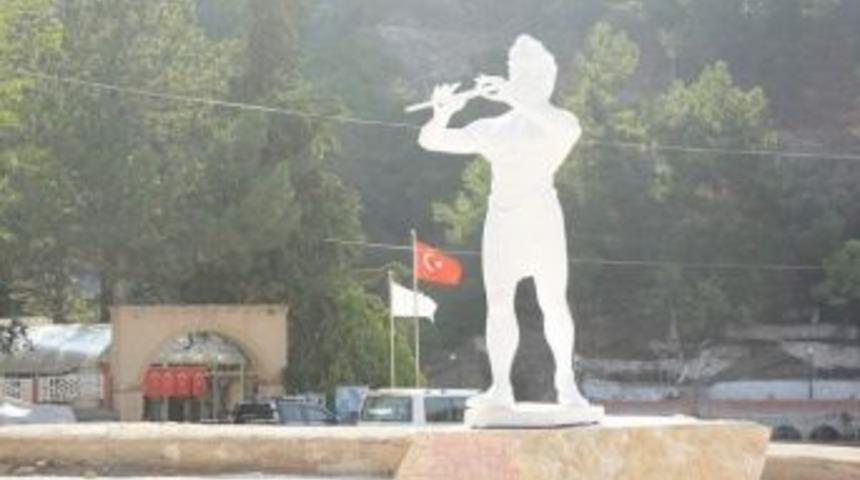 Marsyas Heykeli, Dinar&rsquo;da Su&ccedil;ıkan B&ouml;lgesine Monte Edildi