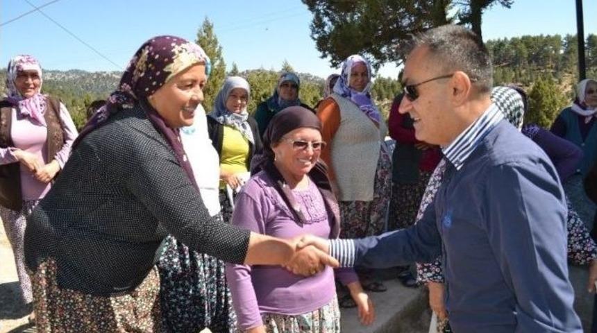 Kaymakam Yıldız, Mahallelilerin Sorunlarını Dinledi
