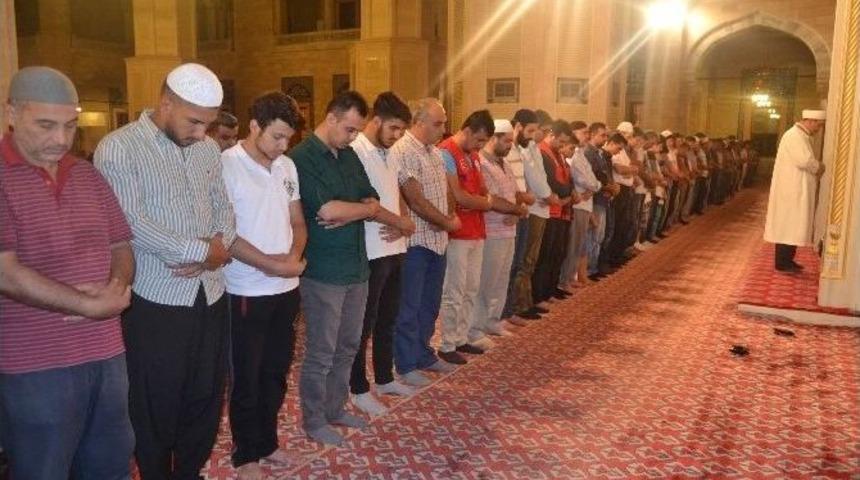 Gen&ccedil;ler Sabah Namazında Buluştu