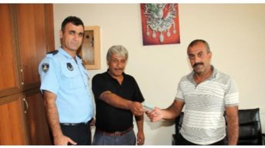Yolda Bulduğu Parayı Sahibine Verdi