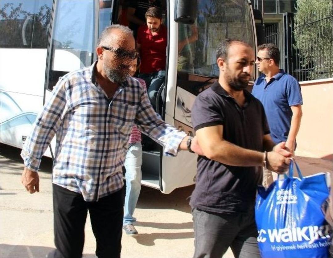 Fet&ouml;/pdy Operasyonunda Polisler Adliyeye Sevk Edildi