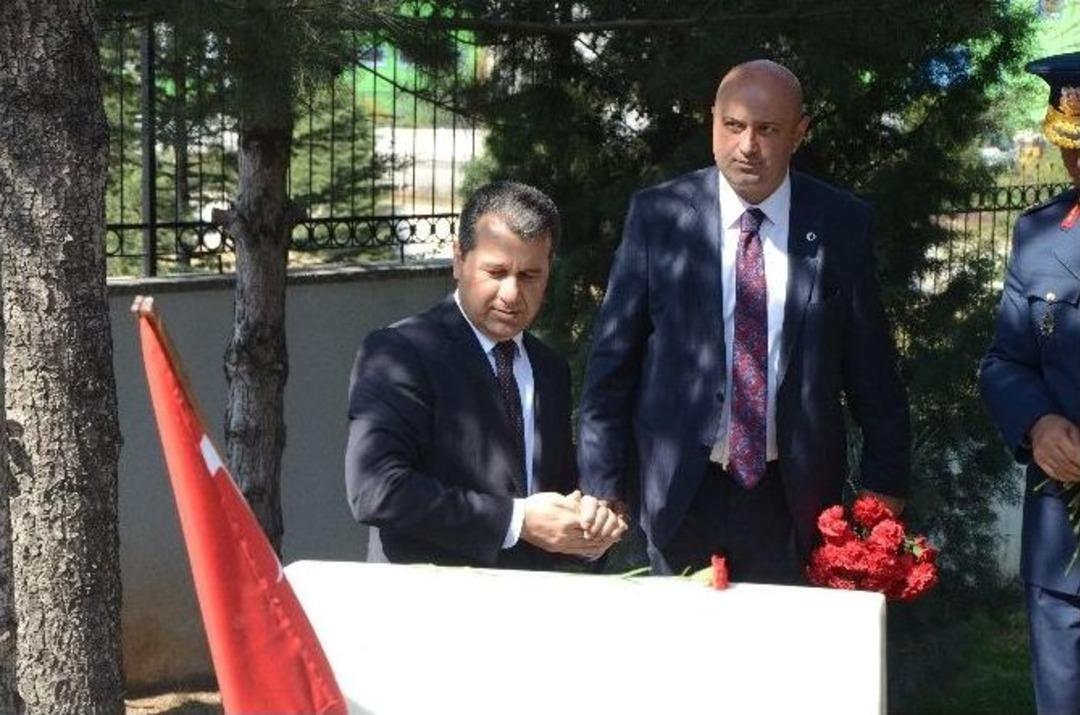 Şehitler Eskişehir&rsquo;in Kurtuluş G&uuml;n&uuml;nde Mezarları Başında Anıldı