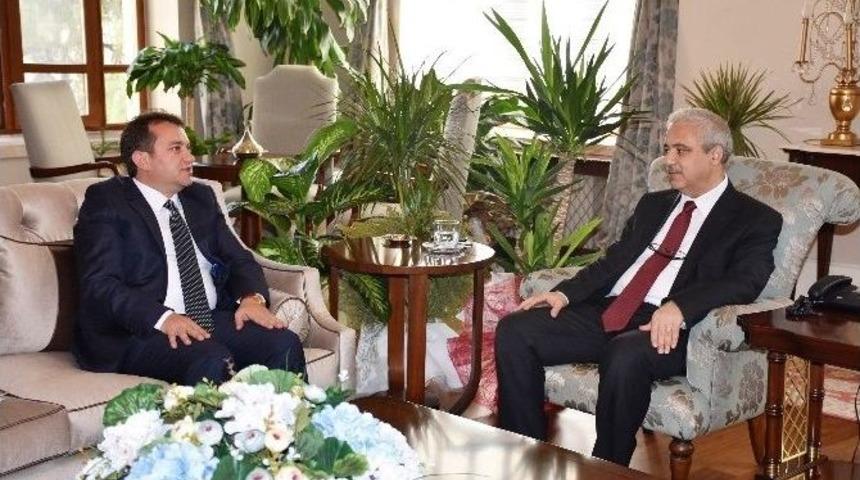 Vali G&uuml;ven&ccedil;er Konuklarını Ağırladı