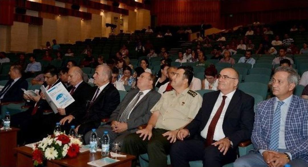 Vali &Ccedil;i&ccedil;ek: Tarihi Bilmek Zarurettir