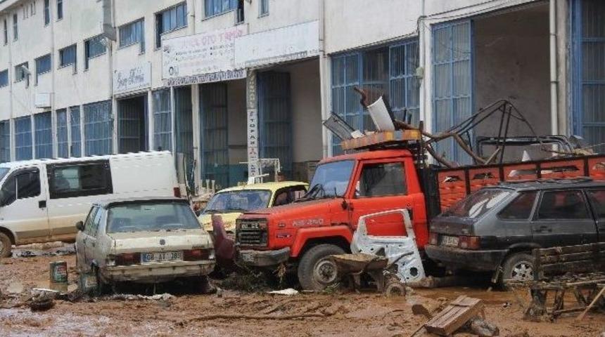 Şiddetli Yağışlar Artvin&rsquo;in Arhavi İl&ccedil;esinde Hasara Yol A&ccedil;tı