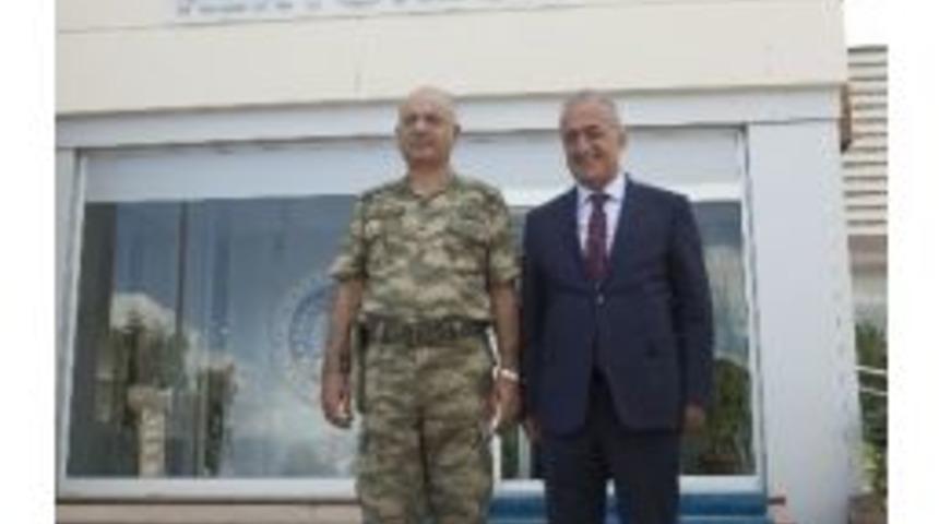 T&uuml;mgeneral Mehmet &Ouml;zoğlu&lsquo;ndan Rekt&ouml;r &Ccedil;omaklı&rsquo;ya Hayırlı Olsun Ziyareti