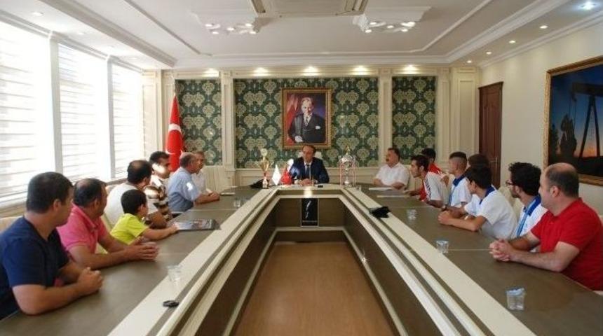 İşitme Engelli Sporculardan Vali Erin&rsquo;e Avrupa Şampiyonluğu S&ouml;z&uuml;