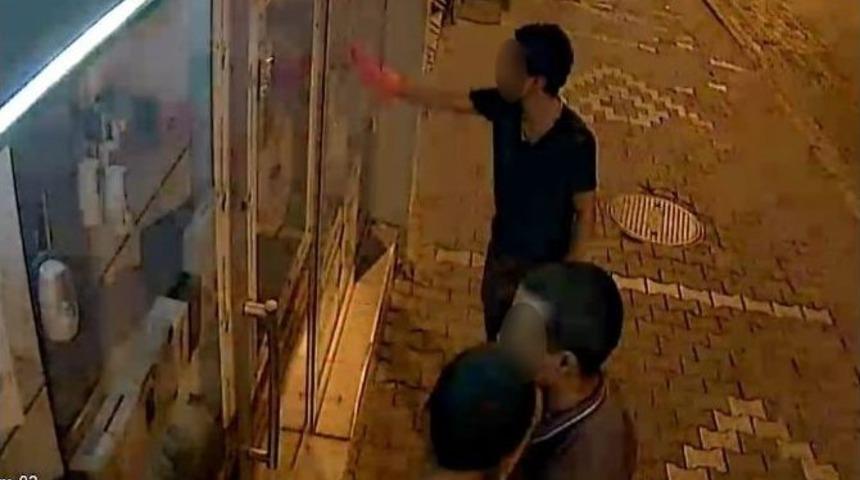 Hırsızlık Yapmak İstedikleri İşyerine Keşfe Maske İle Hırsızlığa İse Bulaşık Eldiveni İle Geldiler