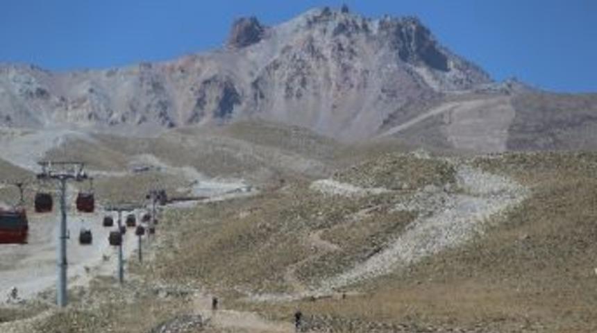 Bisiklet&ccedil;iler Erciyes&rsquo;e Hayran Kaldı