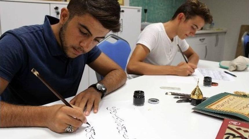 Akademi Lise&rsquo;de Gen&ccedil;ler Sanatla Buluşuyor