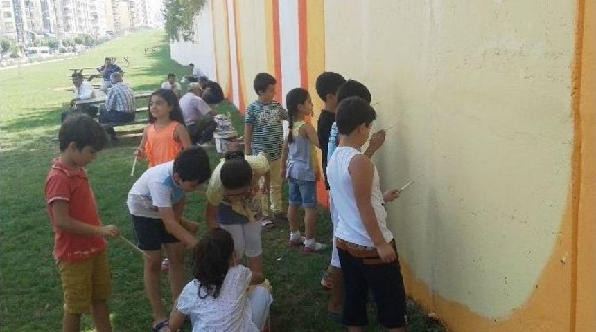 Dicle Elektrik Duvarları &Ccedil;ocuklarla Rengarenk