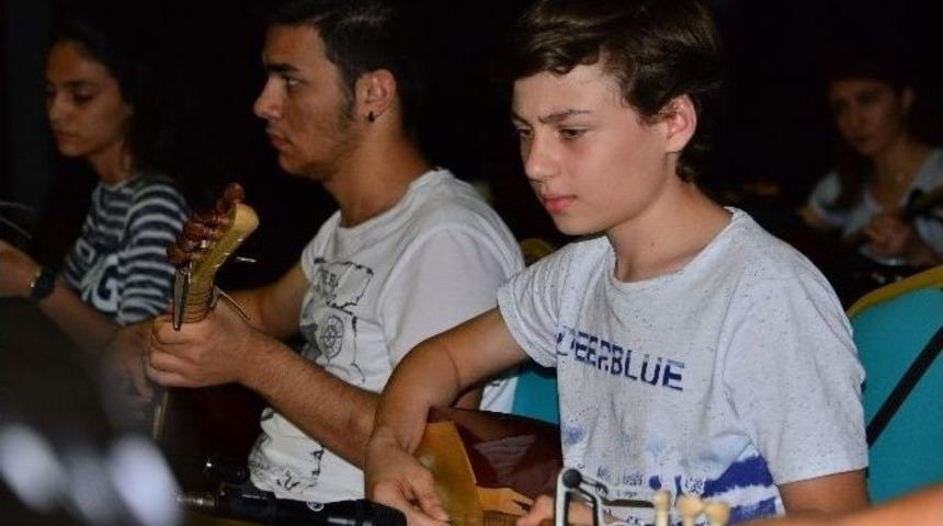 Esmek Kursiyerleri Konser Verecek