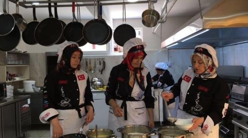 Unutulmaya Y&uuml;z Tutmuş 850 &Ccedil;eşit Karadeniz Yemeğini &Ouml;ğreniyorlar