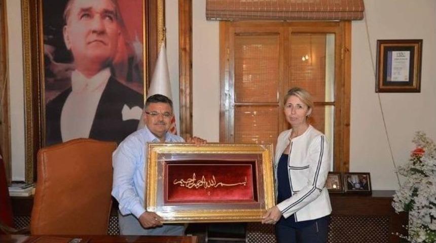 Sanat&ccedil;ı Dikilitaş&rsquo;tan Başkan Yağcı&rsquo;ya Ziyaret