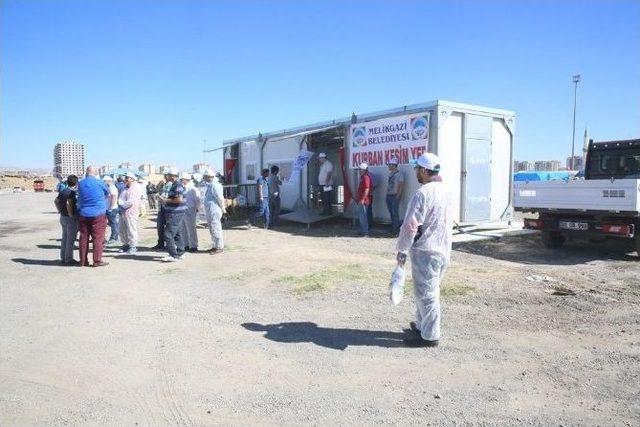 Kurban Kesmeyi Kursta Öğrendiler