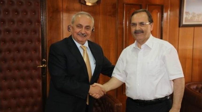 Ziraat Fak&uuml;ltesi Dekanı Demir, Başkan Şahin&rsquo;i Ziyaret Etti