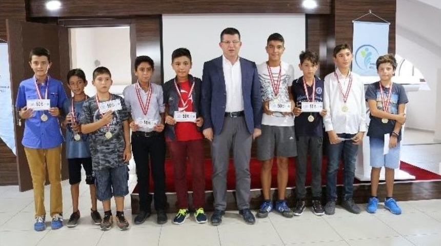 Merkezefendi Y&uuml;zme Finalleri Yapıldı