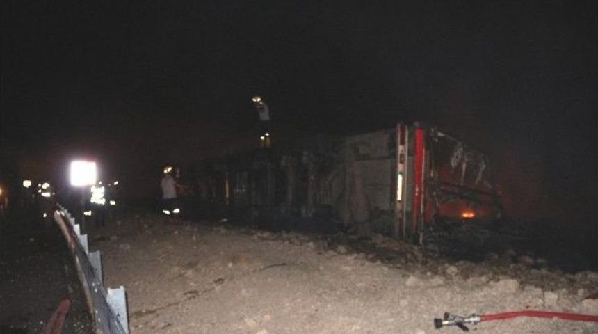 Mut&rsquo;ta Devrilen Tır Alev Alev Yandı: 2 &Ouml;l&uuml;