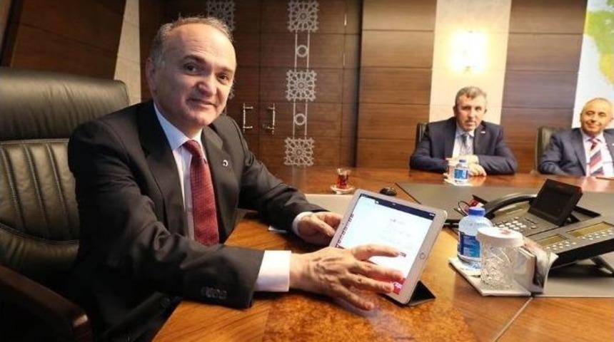 Bakan &Ouml;zl&uuml; Kurban Vekaletini Kızılay&rsquo;a Verdi