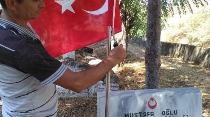 K&ouml;şk&rsquo;te Mezarlık Ve Şehitlikler Bayrama Hazırlandı