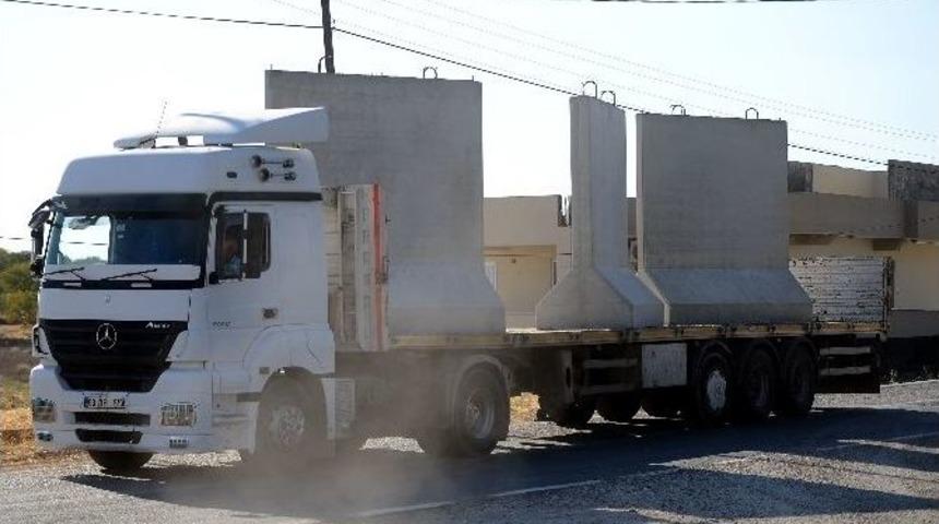 Suriye Sınırına Yeniden Duvar &Ouml;r&uuml;l&uuml;yor