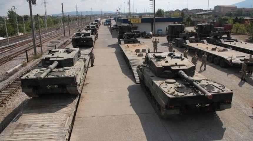 Kocaeli’den Sınıra Tank Sevkiyatı Devam Ediyor