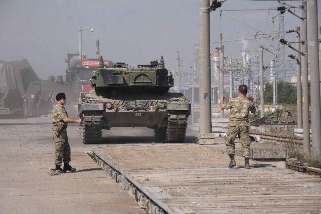 Kocaeli’den Sınıra Tank Sevkiyatı Devam Ediyor