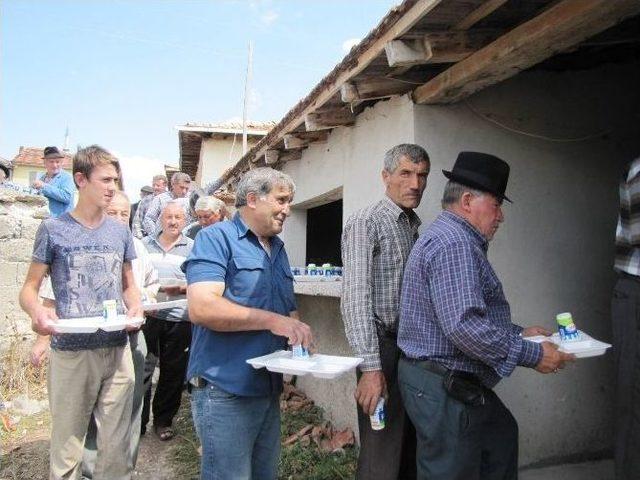 Şeyhler Köyünde Bin Kişiye Hayır Yemeği