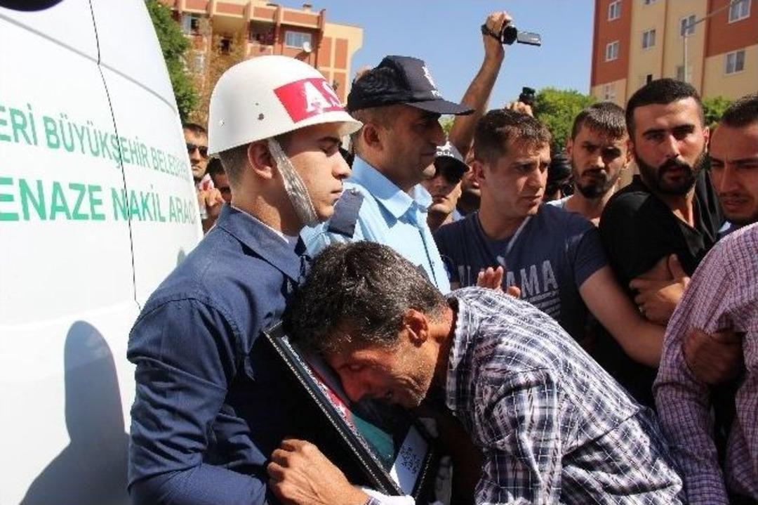 Şehit Kadir &Ccedil;elebi Son Yolculuğuna Uğurlanıyor