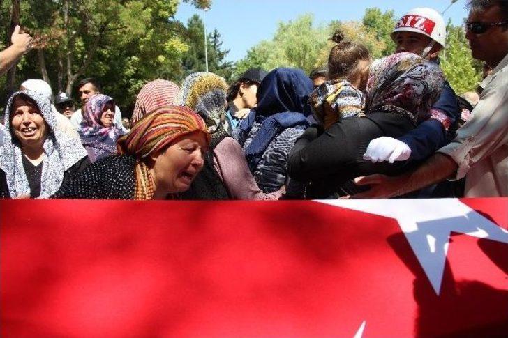 Şehit Kadir Çelebi Son Yolculuğuna Uğurlanıyor G4