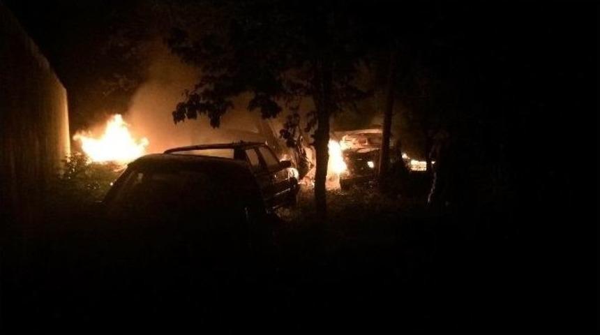 Van&rsquo;da Hasarlı Ara&ccedil;ların Bulunduğu Parkta Yangın