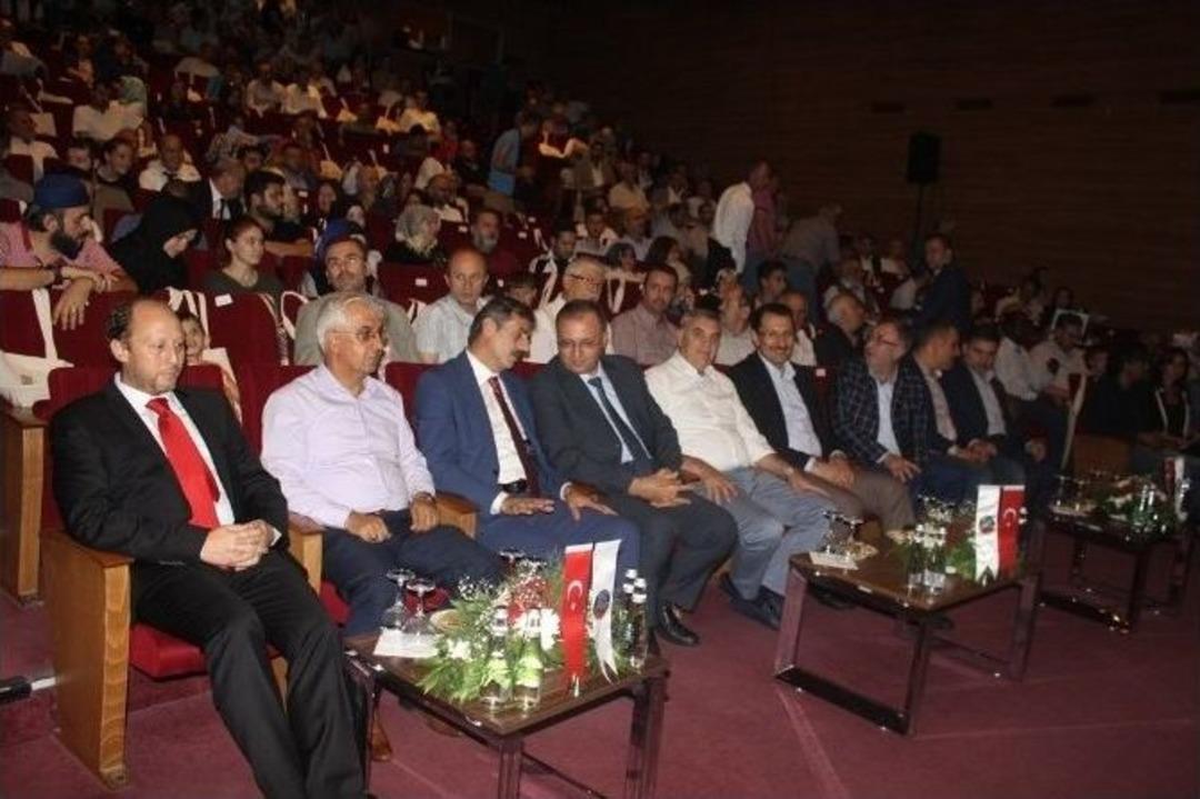 Sakarya&rsquo;da &ldquo;cephe Sakarya: Darbeye Karşı Kol Kola&rdquo; Belgeselin Galası Yapıldı