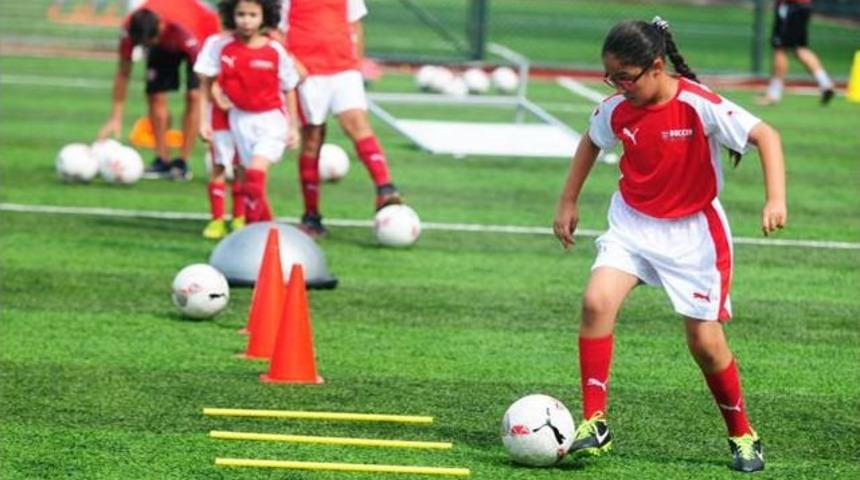 Arsenal T&uuml;rkiye&rsquo;ye Yıldız Yağmuru