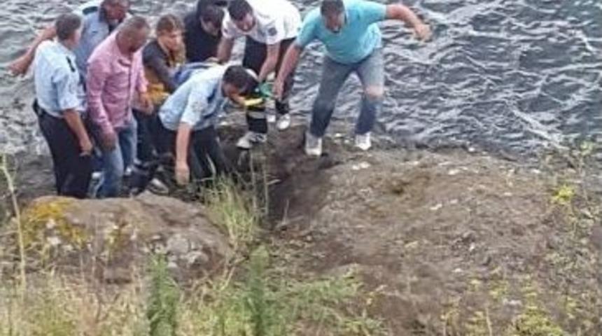 İranlı Kadın Falezlerden D&uuml;şt&uuml;