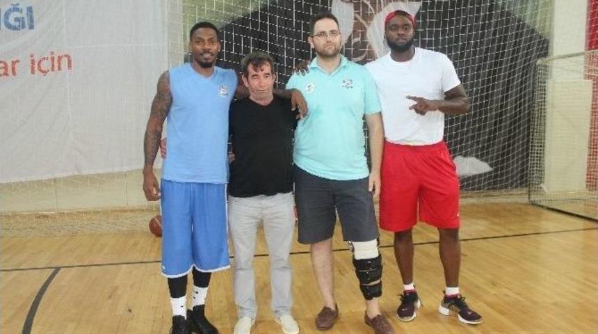 Belediyespor&rsquo;un Amerikalıları Antrenmana &Ccedil;ıktı