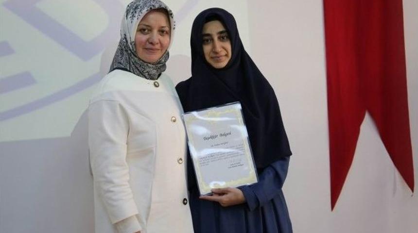 Arap&ccedil;a Kursunu Başarıyla Bitiren Kursiyerler Sertifikalarını Aldı