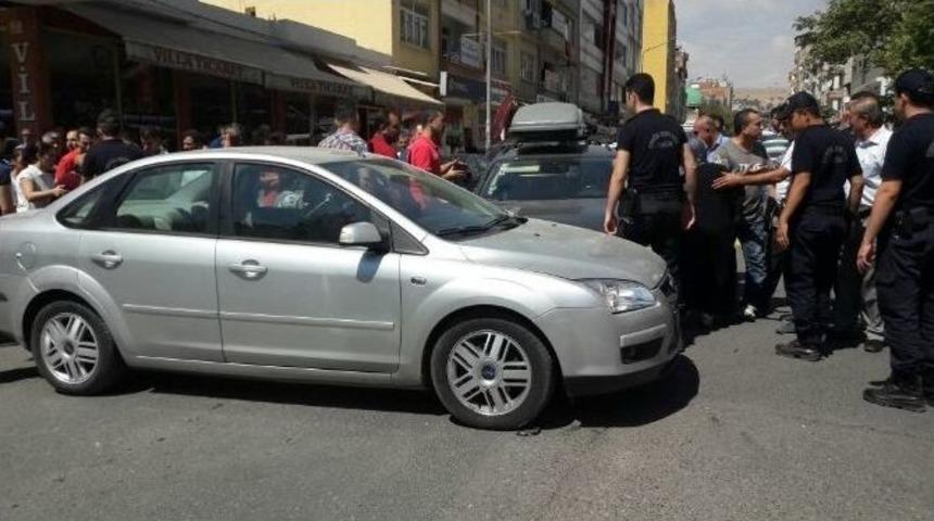 Otomobiller &Ccedil;arpıştı